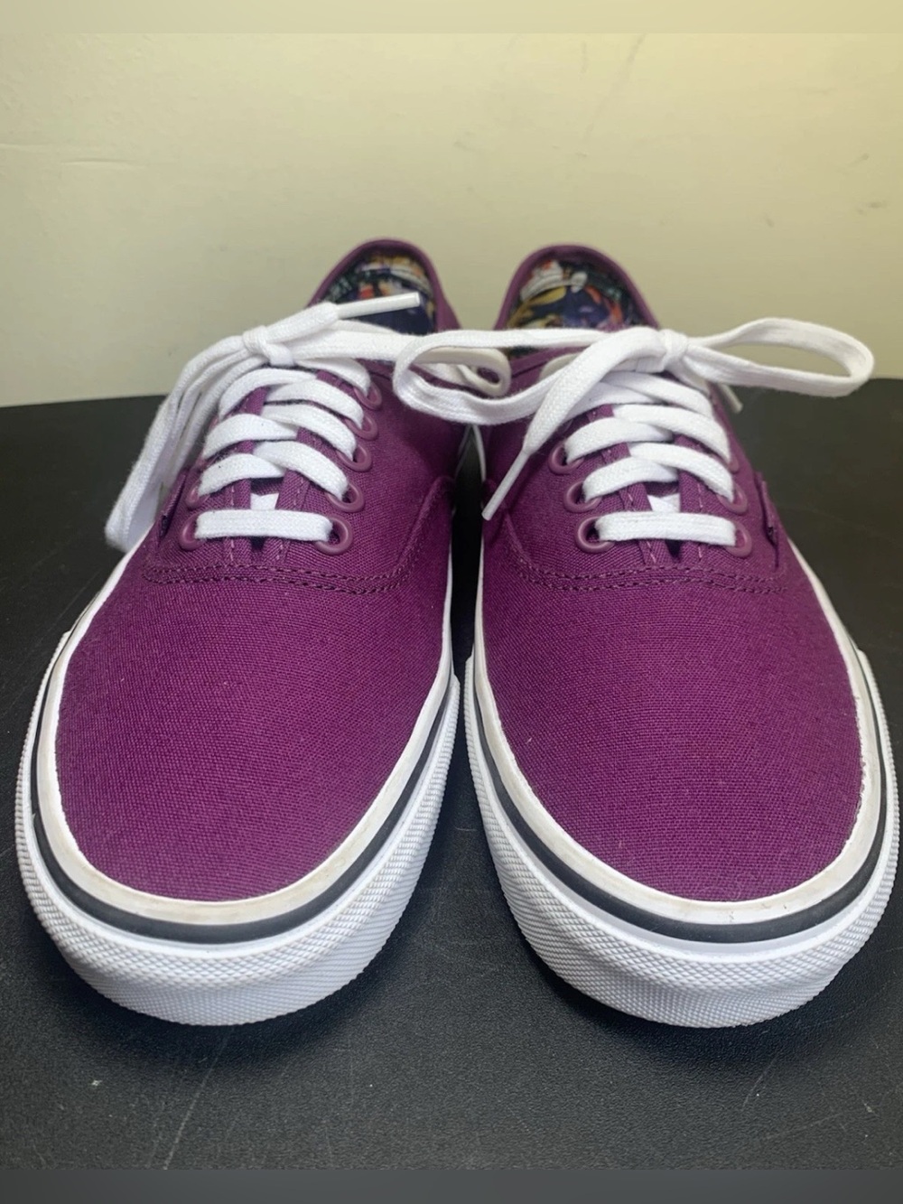 Women’s VANS Shoes (Size 8 US) Good Condition
